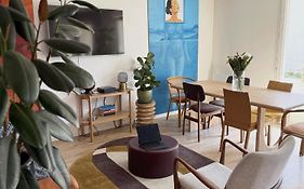 Uta House La Plaine